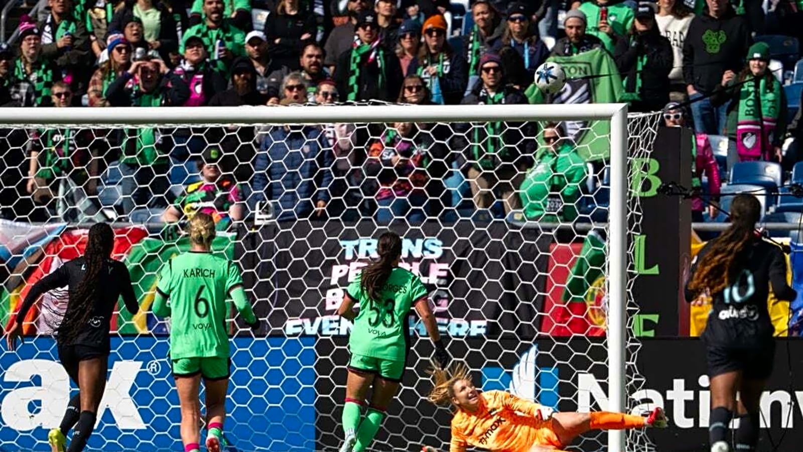 NWSL roundup: Boston sets attendance mark but loses in league debut