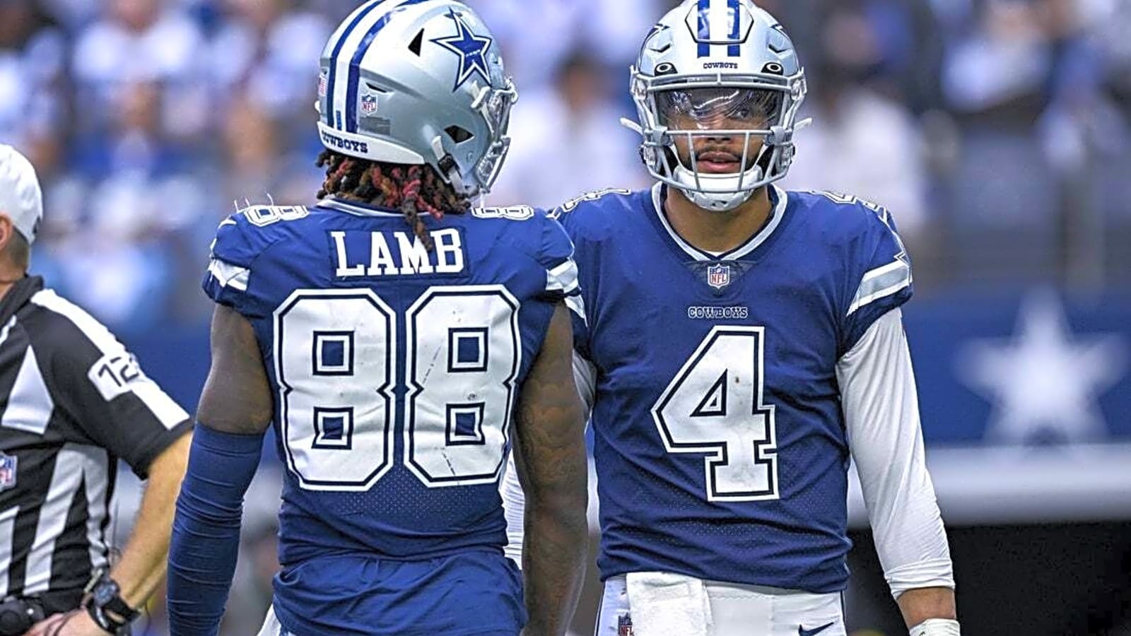 Cowboys WR CeeDee Lamb injures leg at Bears