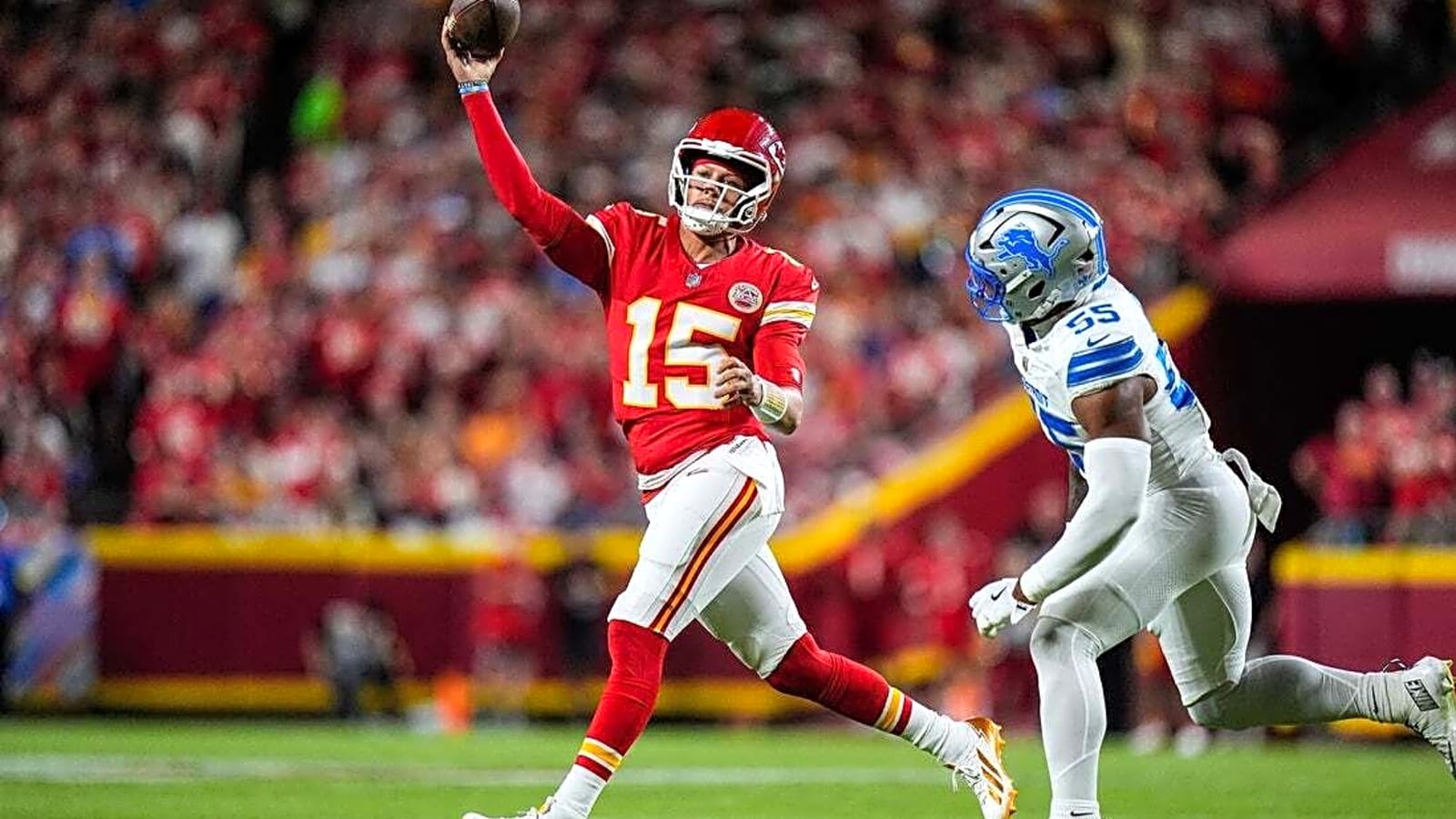 Patrick Mahomes, Chiefs improve to .500 by downing Lions