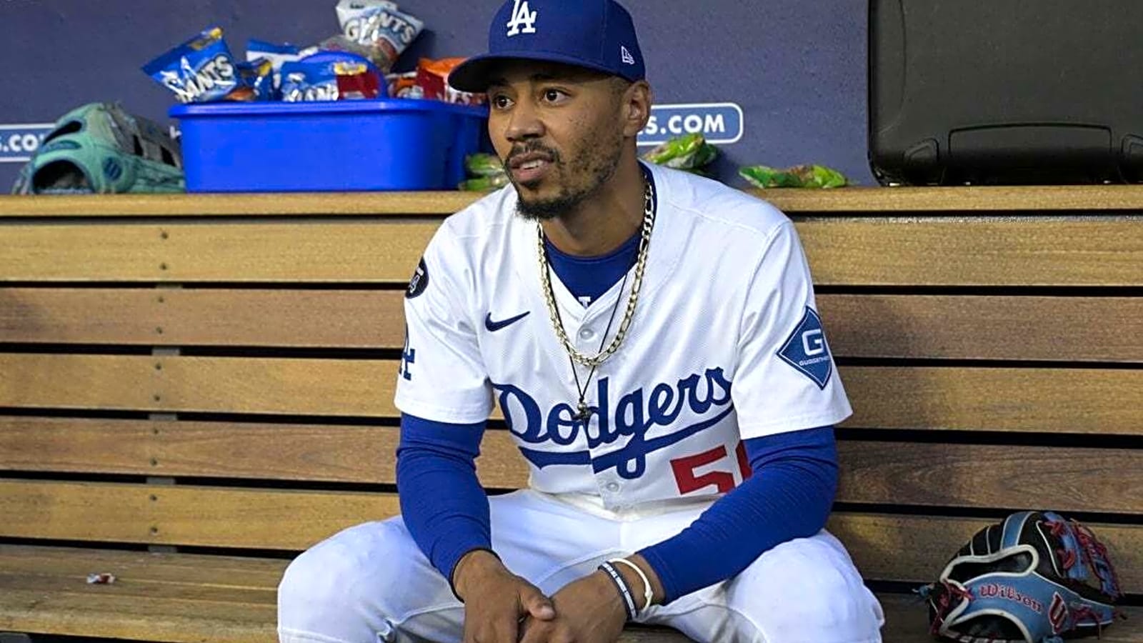 Dodgers&#39; Mookie Betts out of lineup vs. Sox, could return Saturday