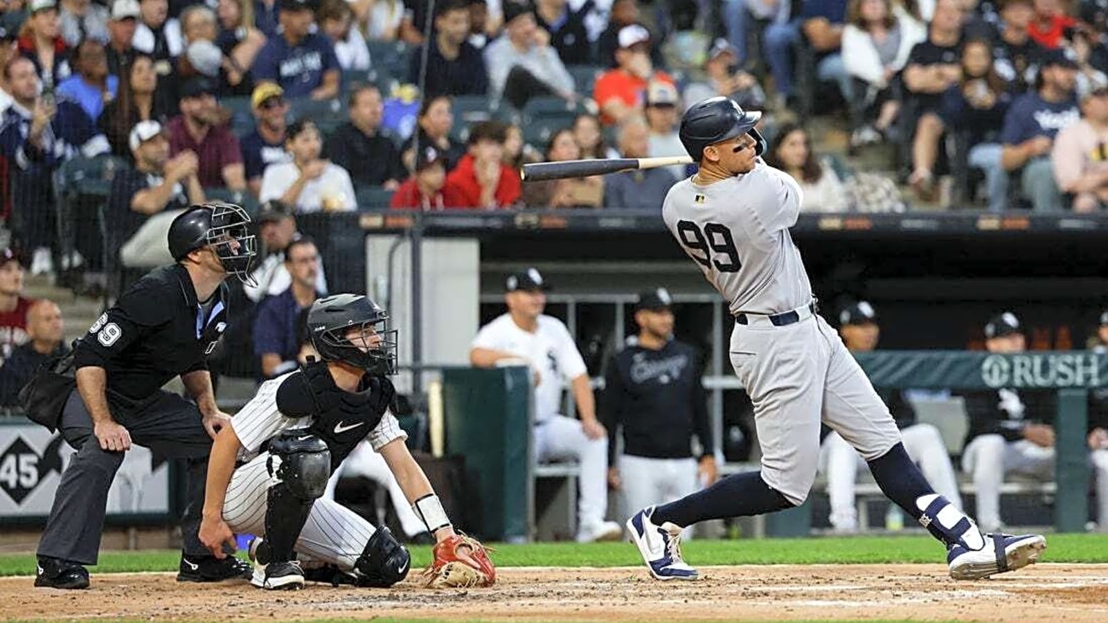 Yankees score three runs in 11th to down White Sox