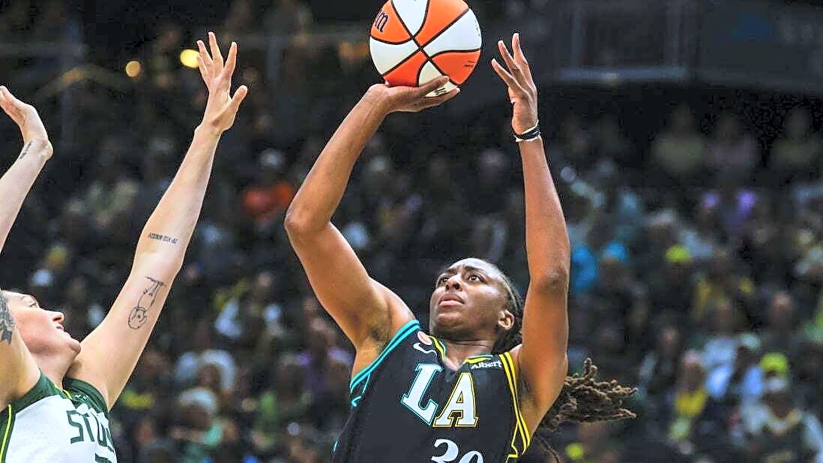 Nneka Ogwumike, Sparks roll past last-place Storm