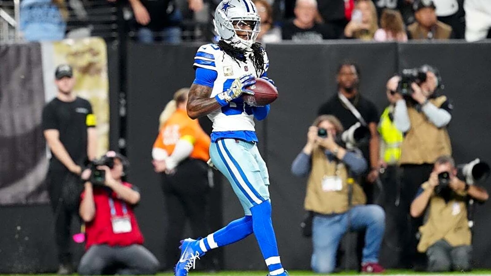 No explanation behind Cowboys WRs sitting out first drive vs. Raiders