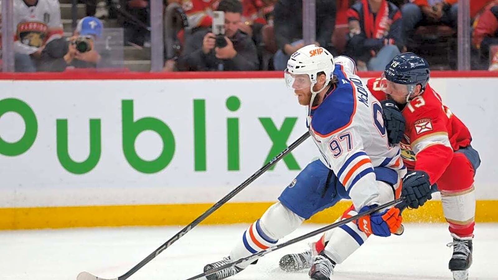 Oddsmakers lean toward Oilers, Hurricanes for &#39;26 title
