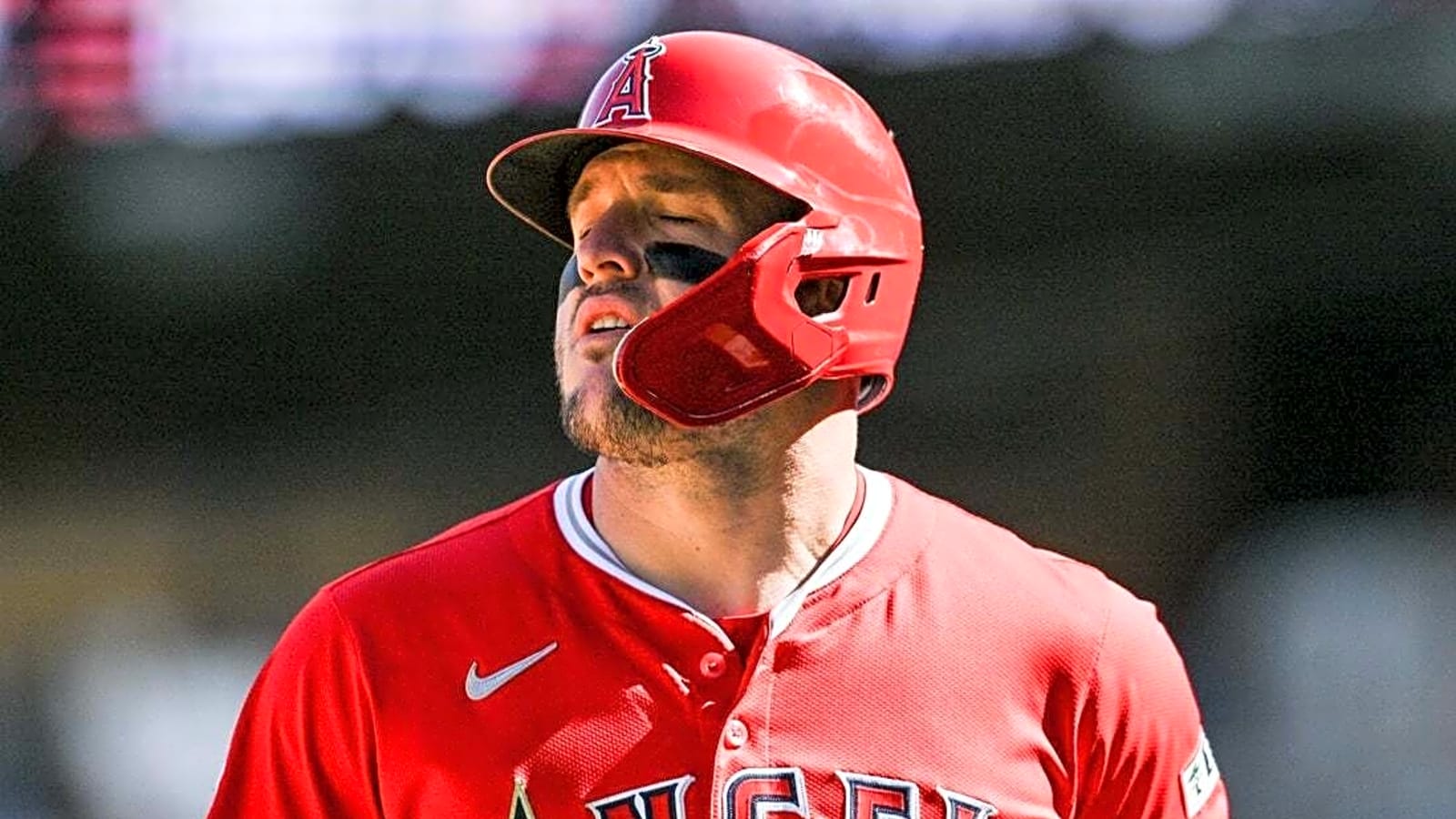 Angels&#39; Mike Trout leaves game with undisclosed injury