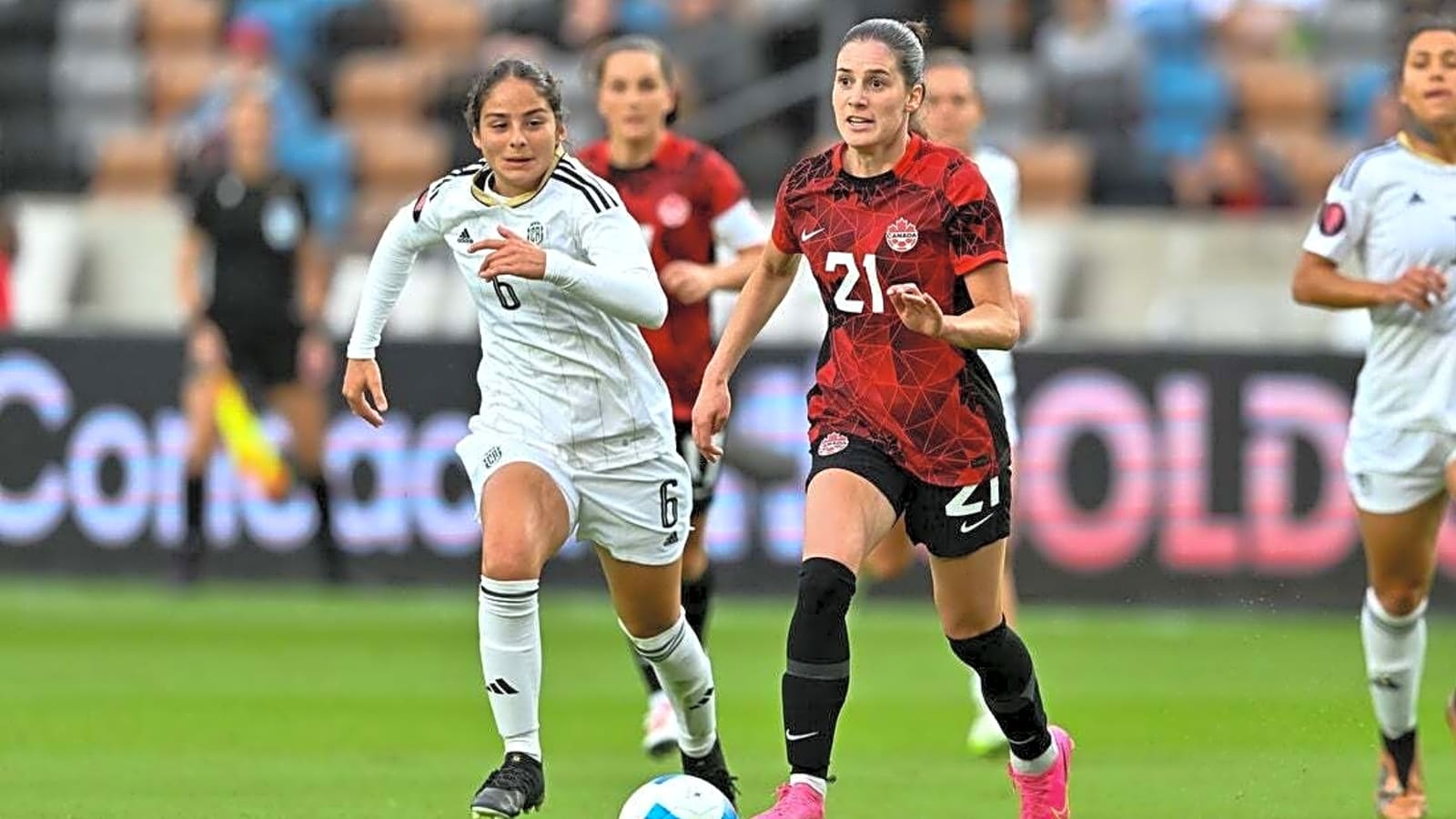 Dash sign F Clarissa Larisey from Crystal Palace FC