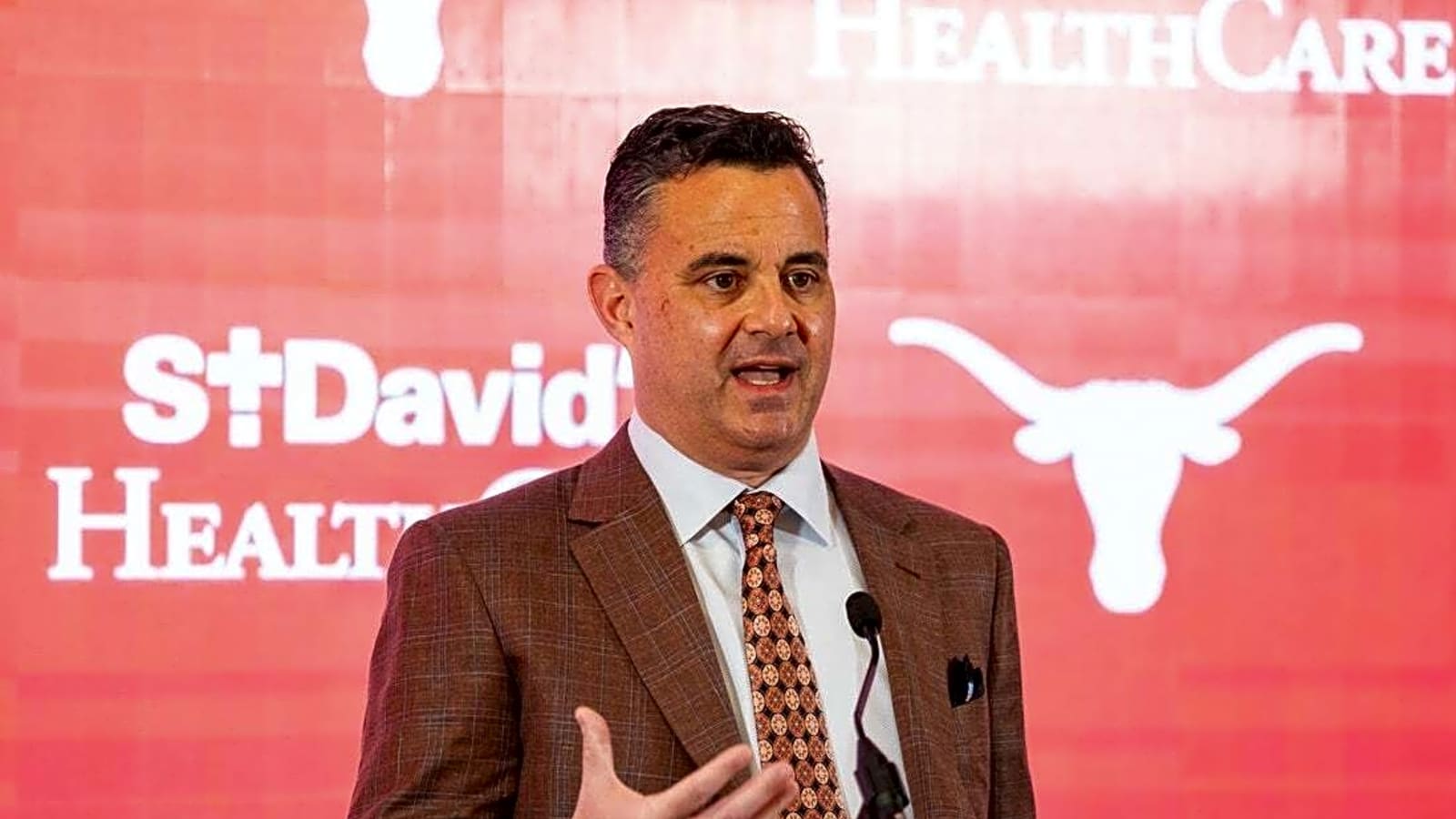 Texas approves Sean Miller&#39;s six-year, $32M contract