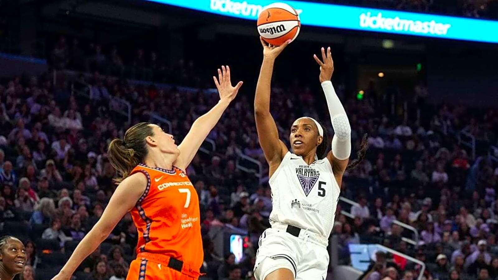 Valkyries leverage torrid second quarter to win over struggling Sun