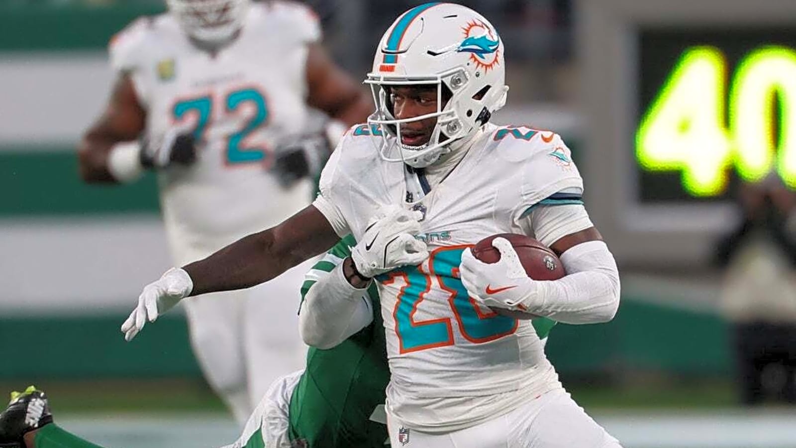 Dolphins RB De&#39;Von Achane sidelined by calf injury