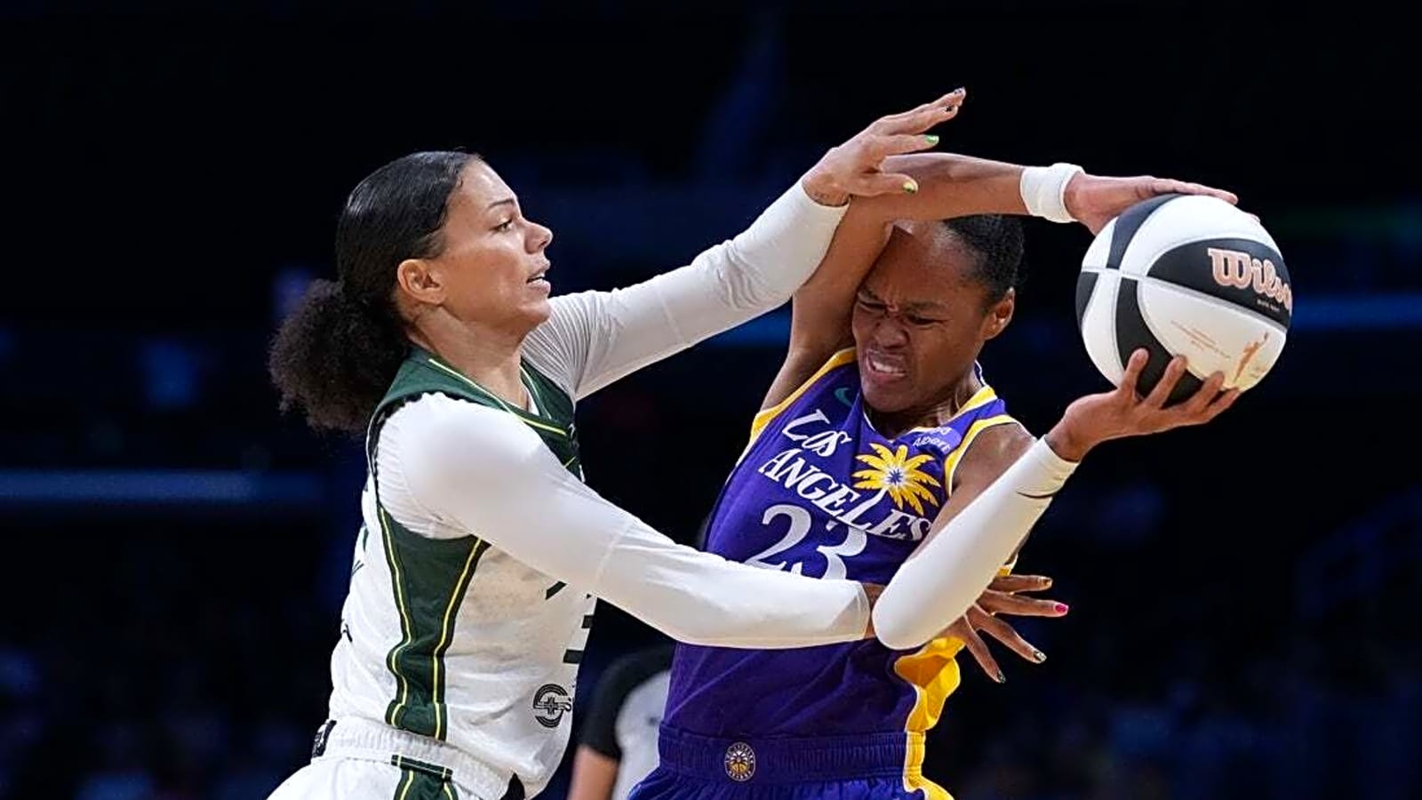 Nneka Ogwumike scores 26 as Storm stay hot, rout Sparks