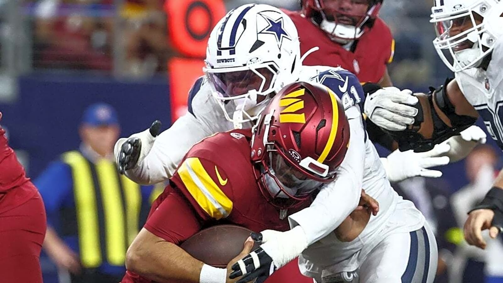 Report: Cowboys' Donovan Ezeiruaku recovering from hip surgery