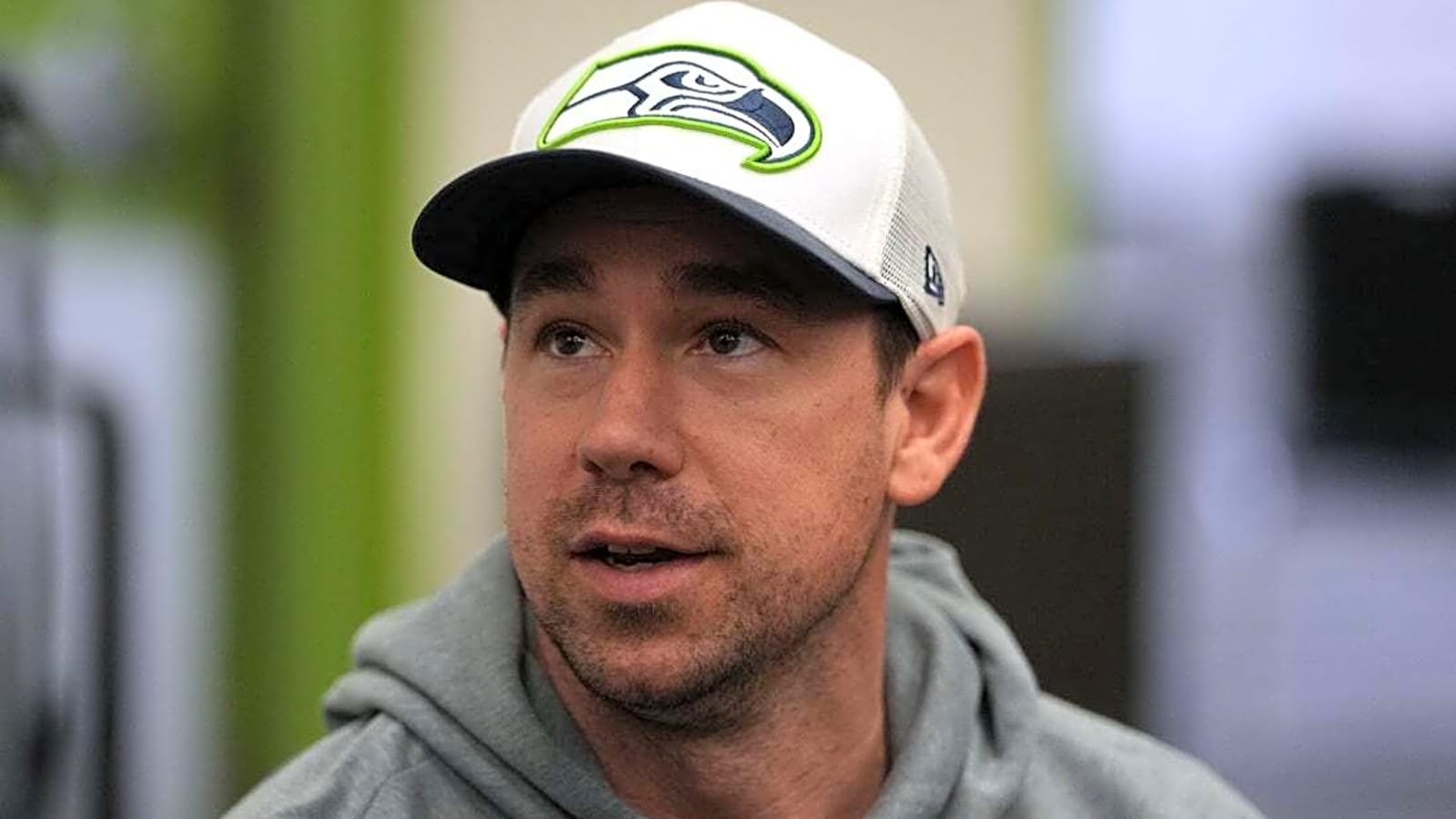 Raiders confirm Seahawks OC Klint Kubiak as new head coach