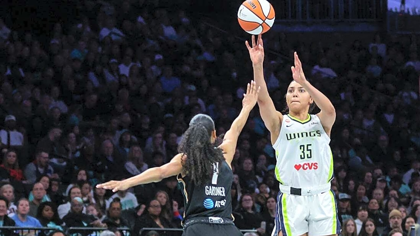 Azzi Fudd catches fire, leads Wings over Liberty