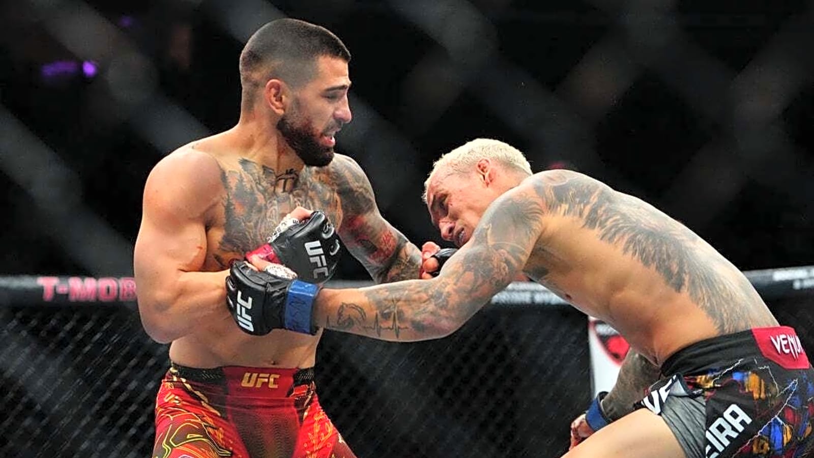 Ilia Topuria makes statement with quick stoppage of Charles Oliveira