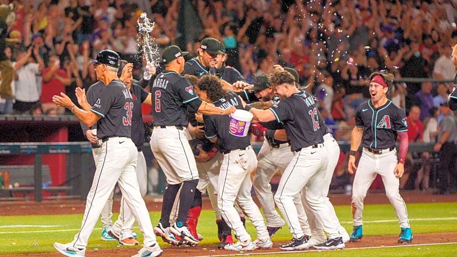 MLB roundup: Down 4 in 9th, D-backs walk off Padres
