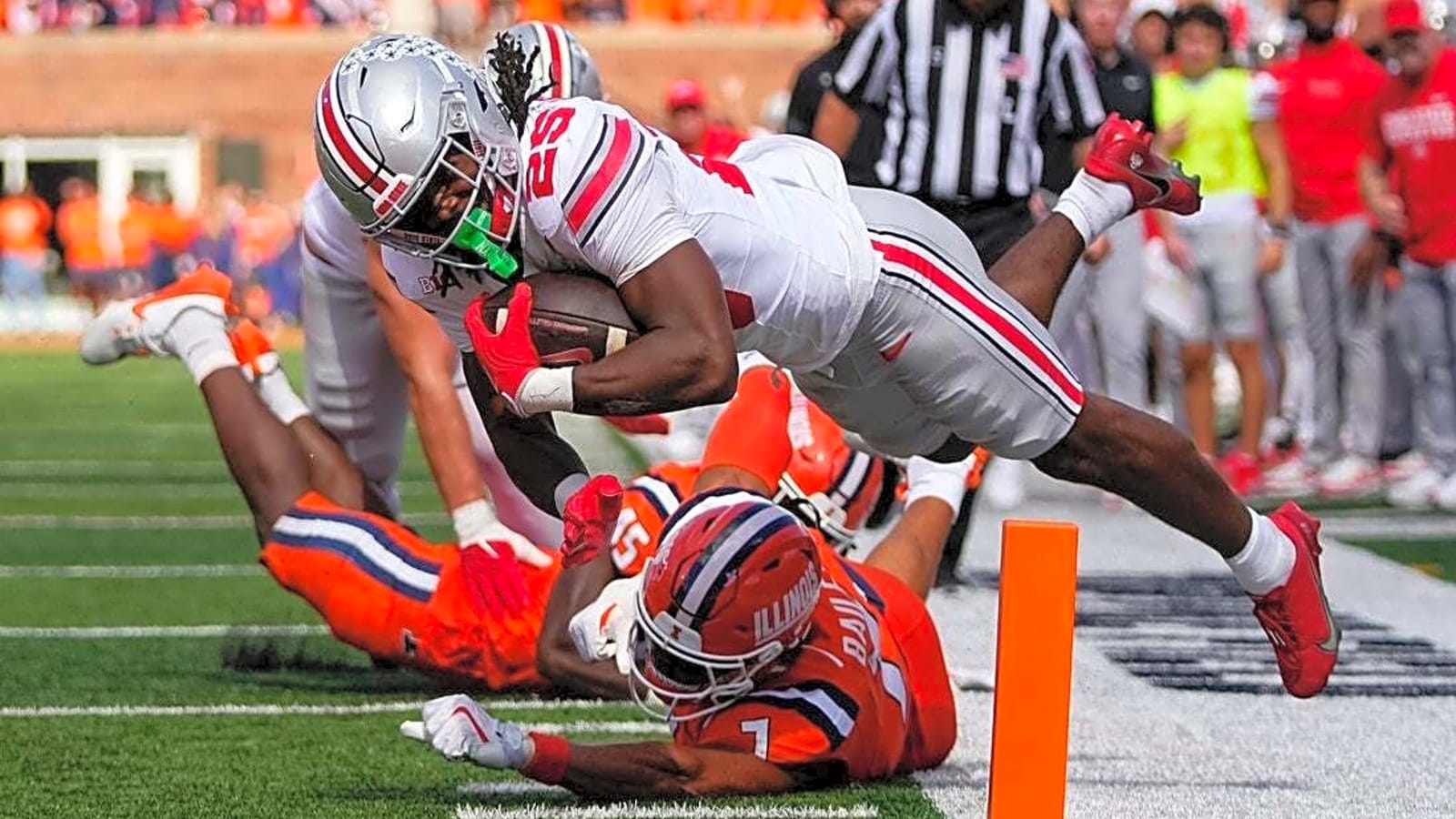 No. 1 Ohio State turns turnovers into romp past No. 17 Illinois