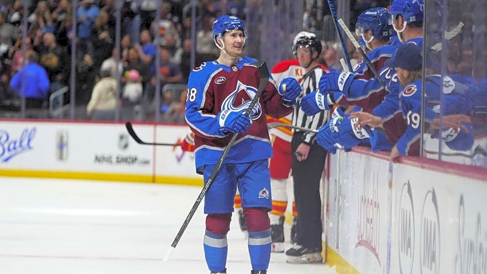 Avalanche eye top seed with struggling Canucks visiting
