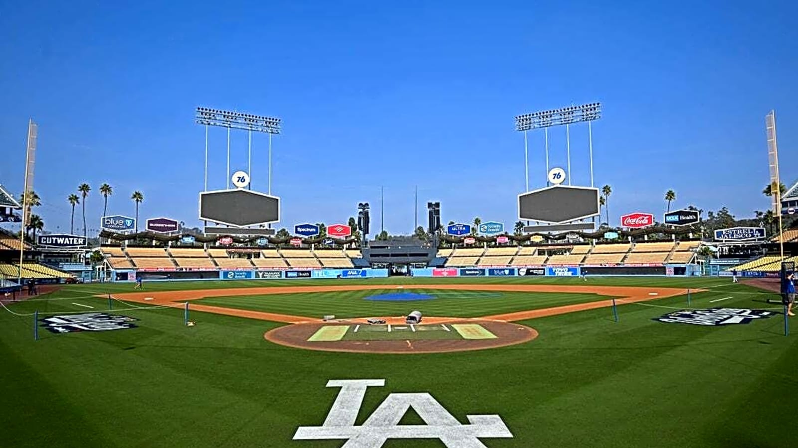 Report: Uniqlo buys naming rights at Dodger Stadium