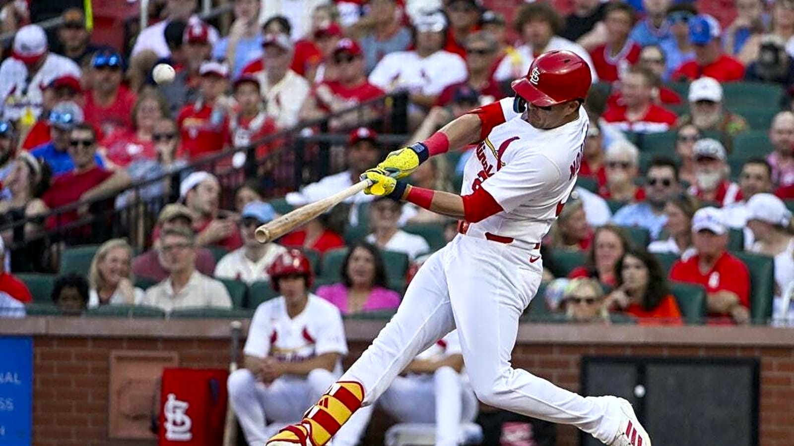 Cards stay hot, trim tumbling Cubs&#39; NL Central lead