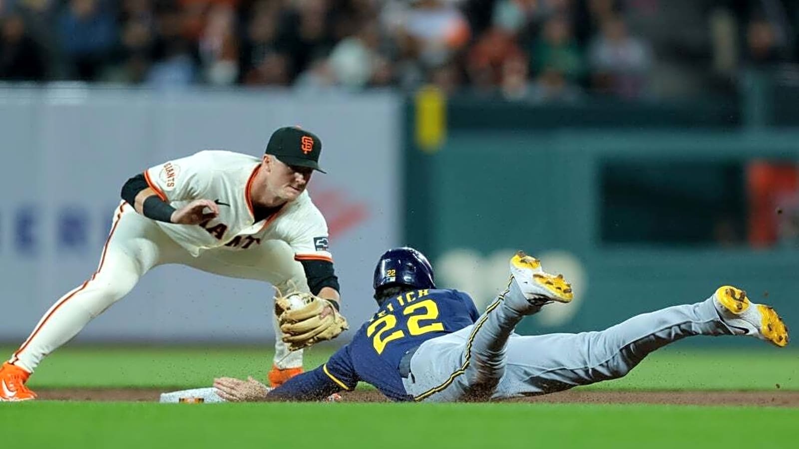 Wilmer Flores, Giants pull away for win over Brewers