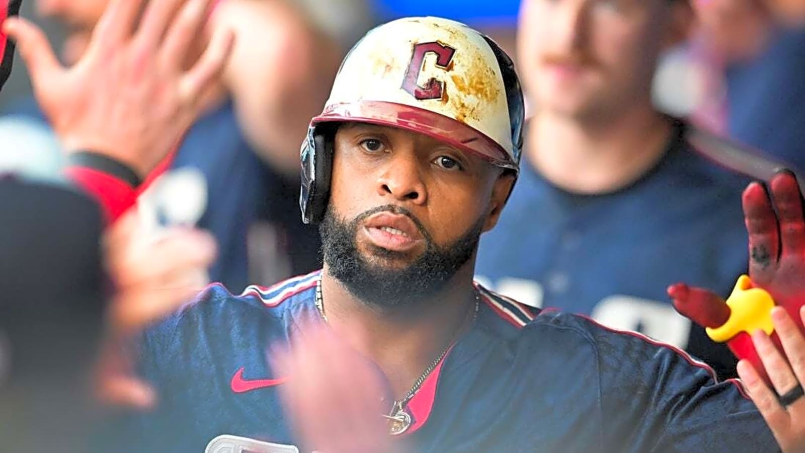 Report: Cubs reach deal with Carlos Santana