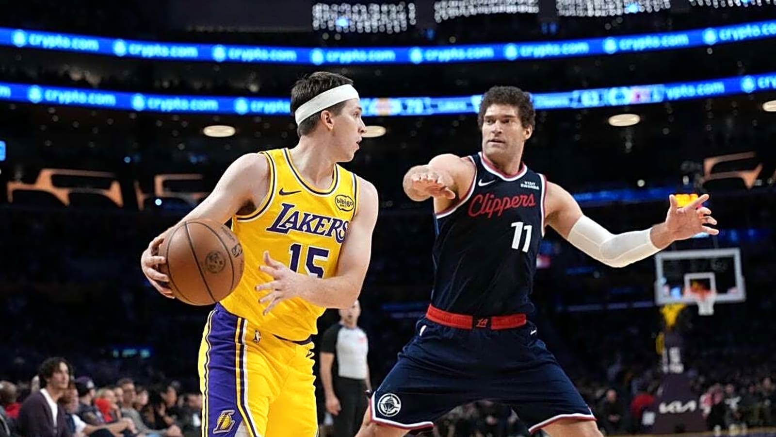 Reunited Lakers trio leads late surge past Clippers