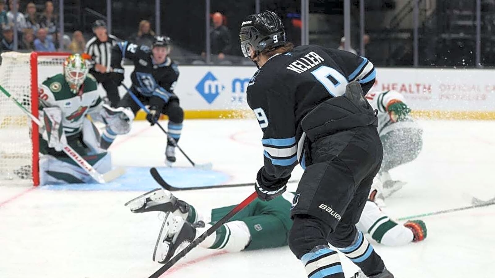 Mammoth extend hot streak, end Wild's 6-game run