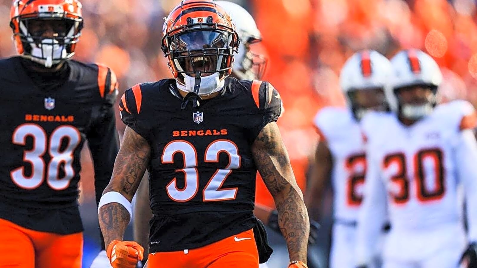 Patriots sign free agent RB Trayveon Williams