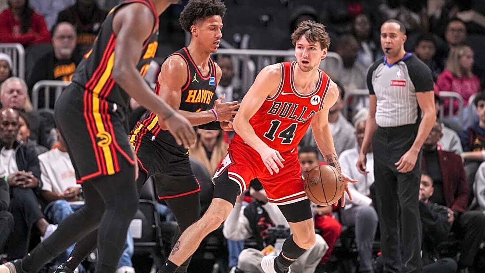Bulls fend off Hawks in shootout, 152-150