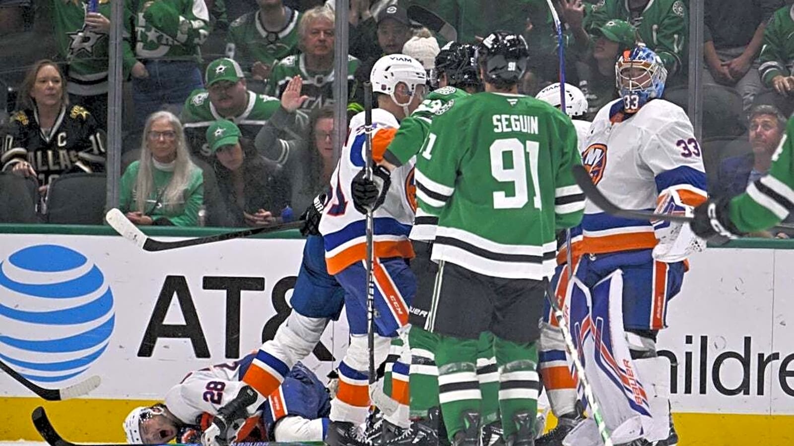 Islanders D Alexander Romanov (shoulder) out 5-6 months