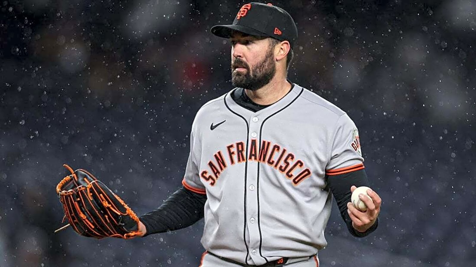 Giants look to remain unbeaten in Robbie Ray starts