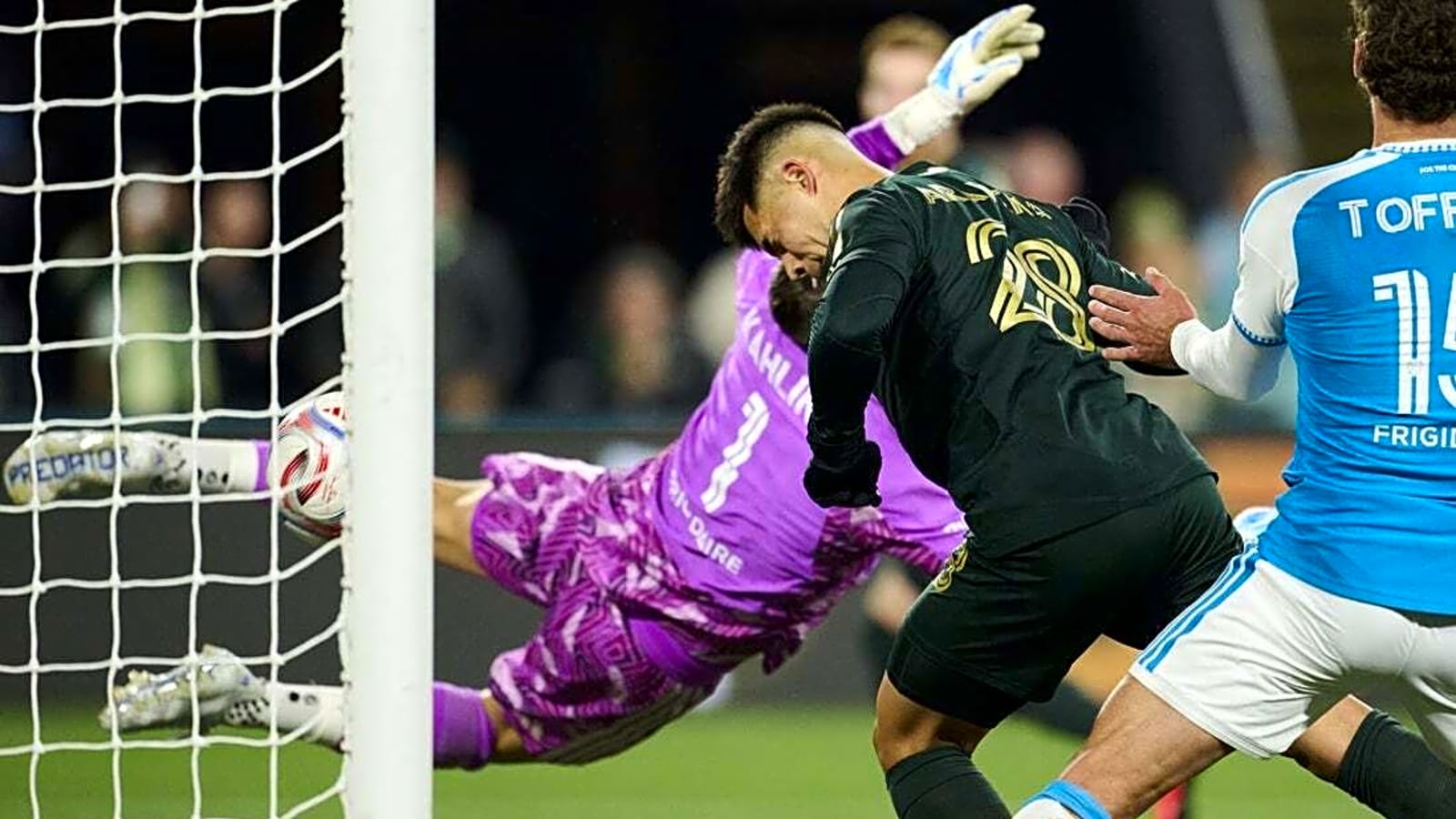 Alexander Aravena's dramatic goal lifts Timbers past Charlotte FC