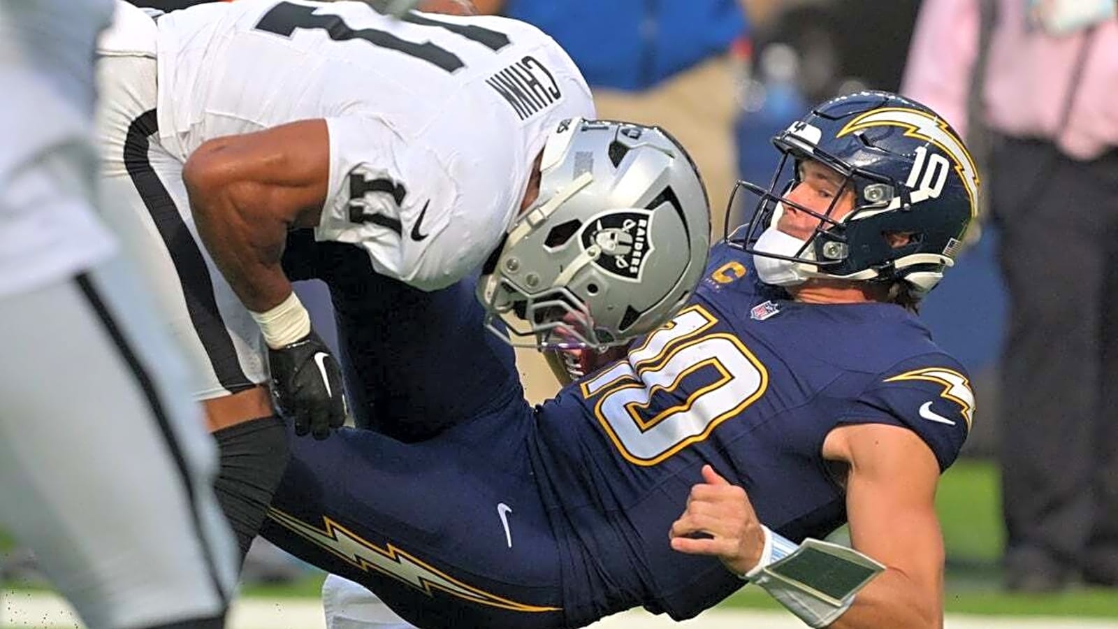 Chargers QB Justin Herbert (hand) limited in practice