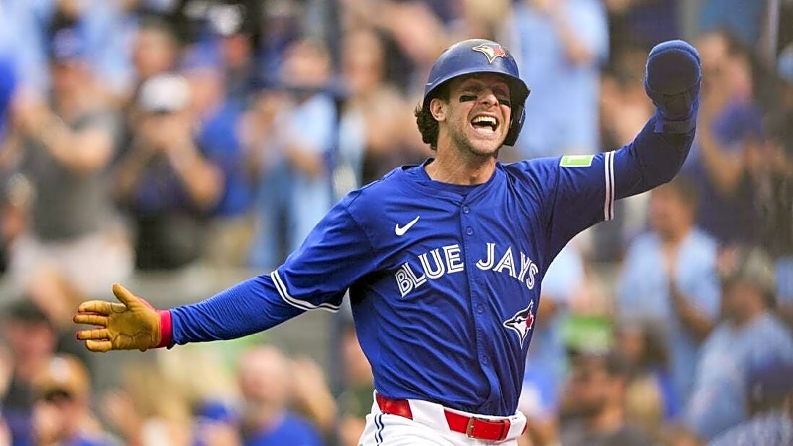 Blue Jays push AL East crown to final day with win over Rays