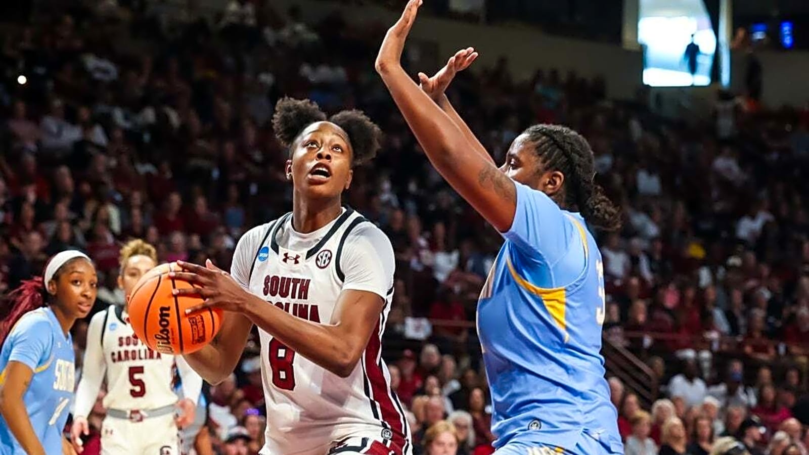 Women's NCAA Sacramento 4 roundup: No. 1 South Carolina cruises