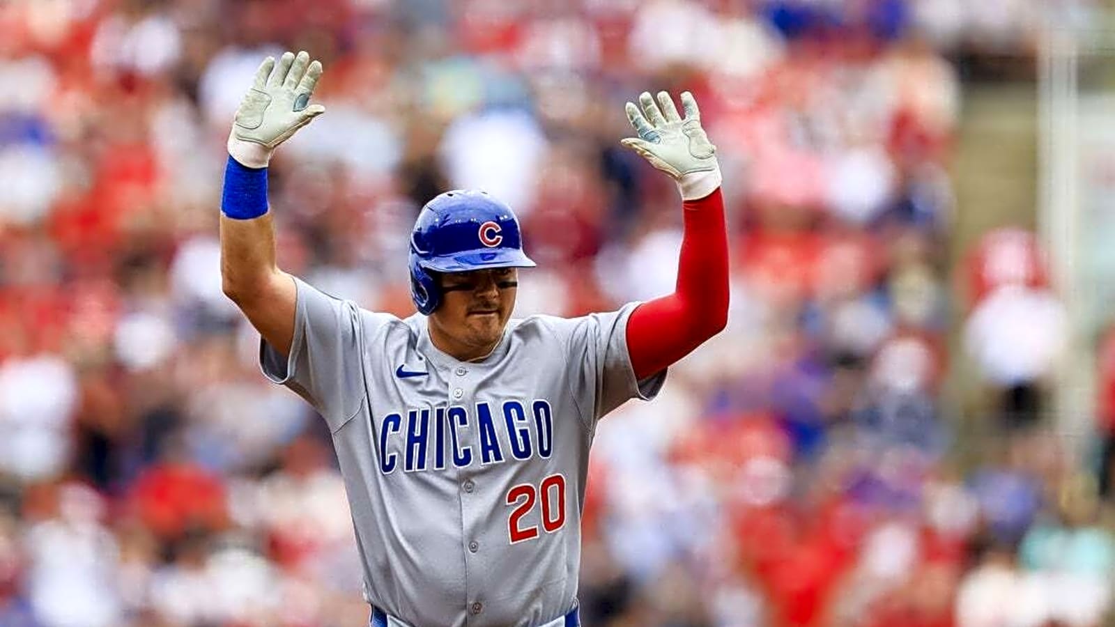 Cubs post 8 unanswered runs to complete comeback over Reds