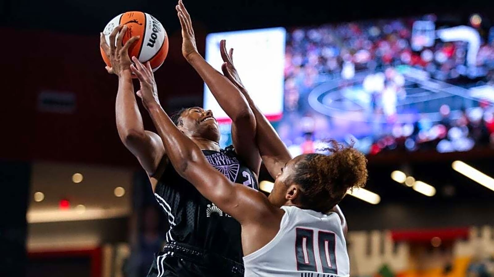Valkyries' Cecilia Zandalasini drills late jumper to deny Dream
