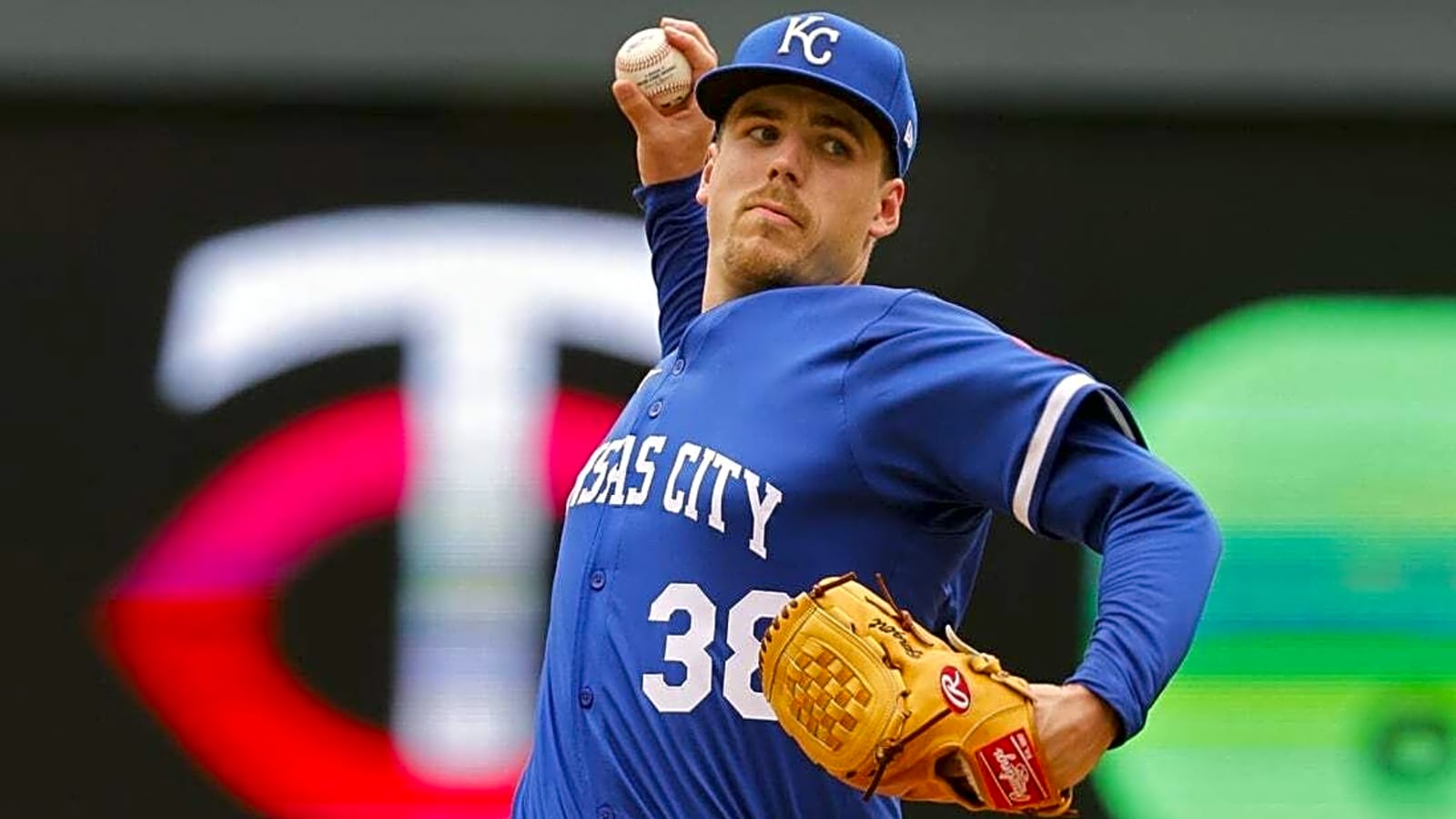 Royals&#39; fans get first in-person look at P Ryan Bergert as he faces White Sox