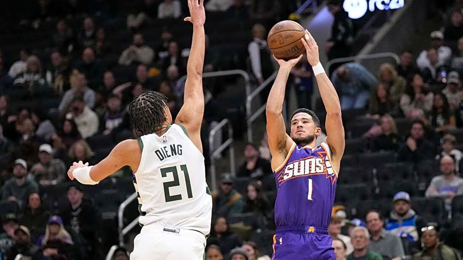 Suns continue playoff climb vs. lowly Pacers