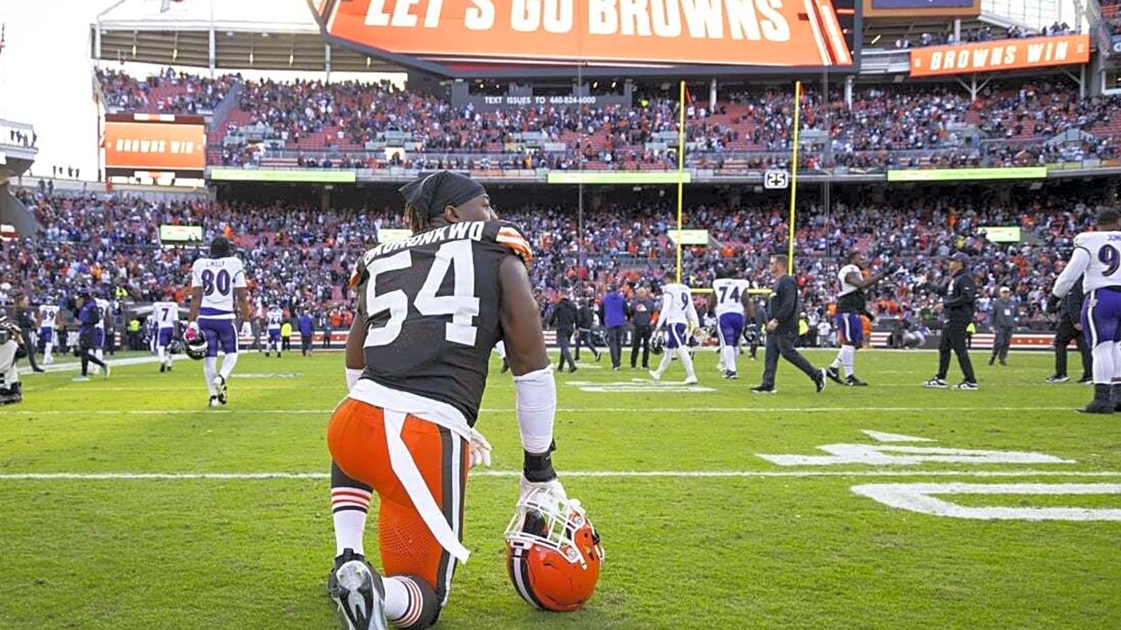Browns release DE Ogbo Okoronkwo, sign K Andre Szmyt