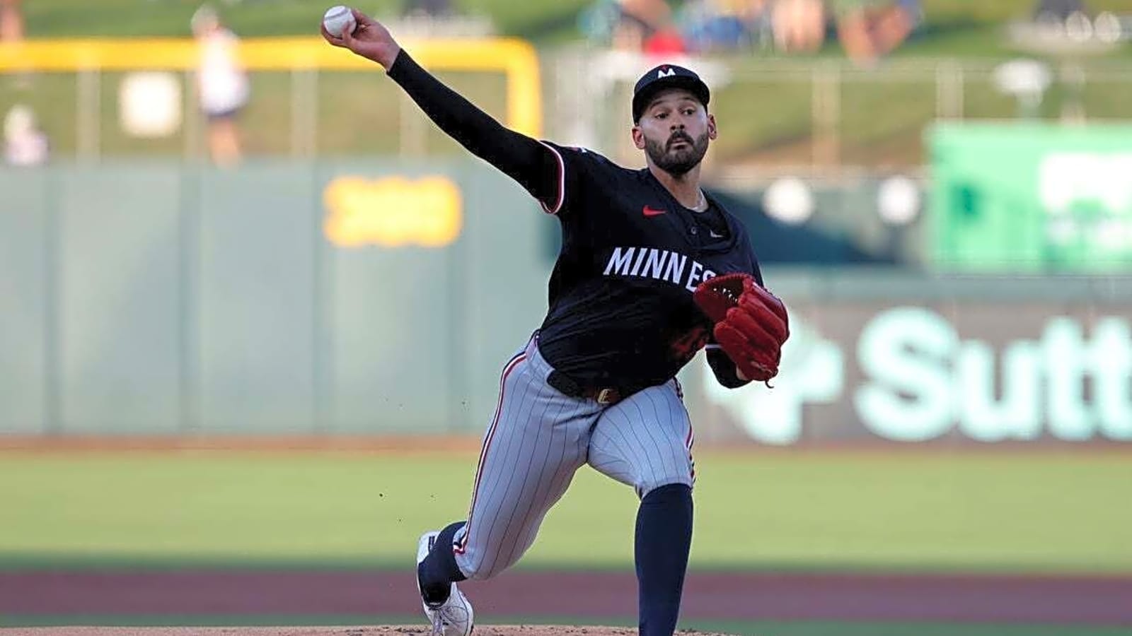 Twins&#39; Pablo Lopez exits due to shoulder tightness