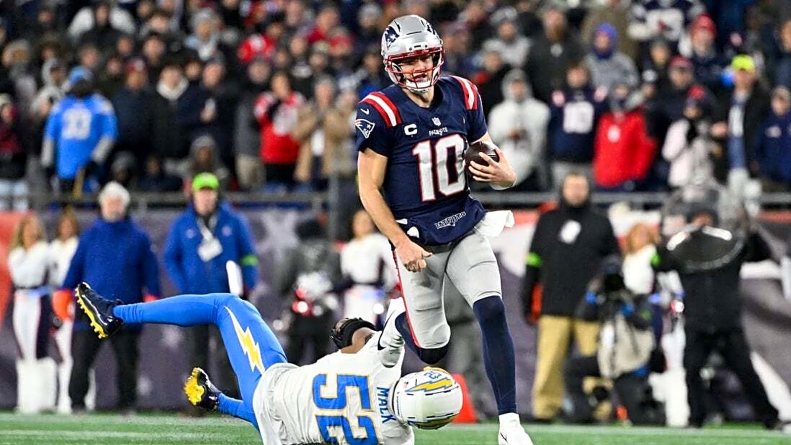 Drake Maye, Patriots stare down Texans' menacing defense