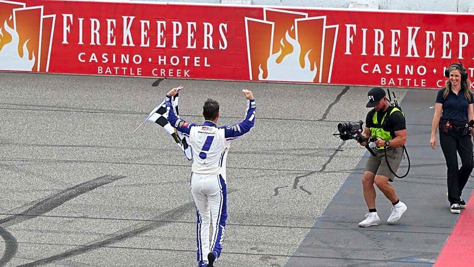 Denny Hamlin grabs pole at Pocono after welcoming son