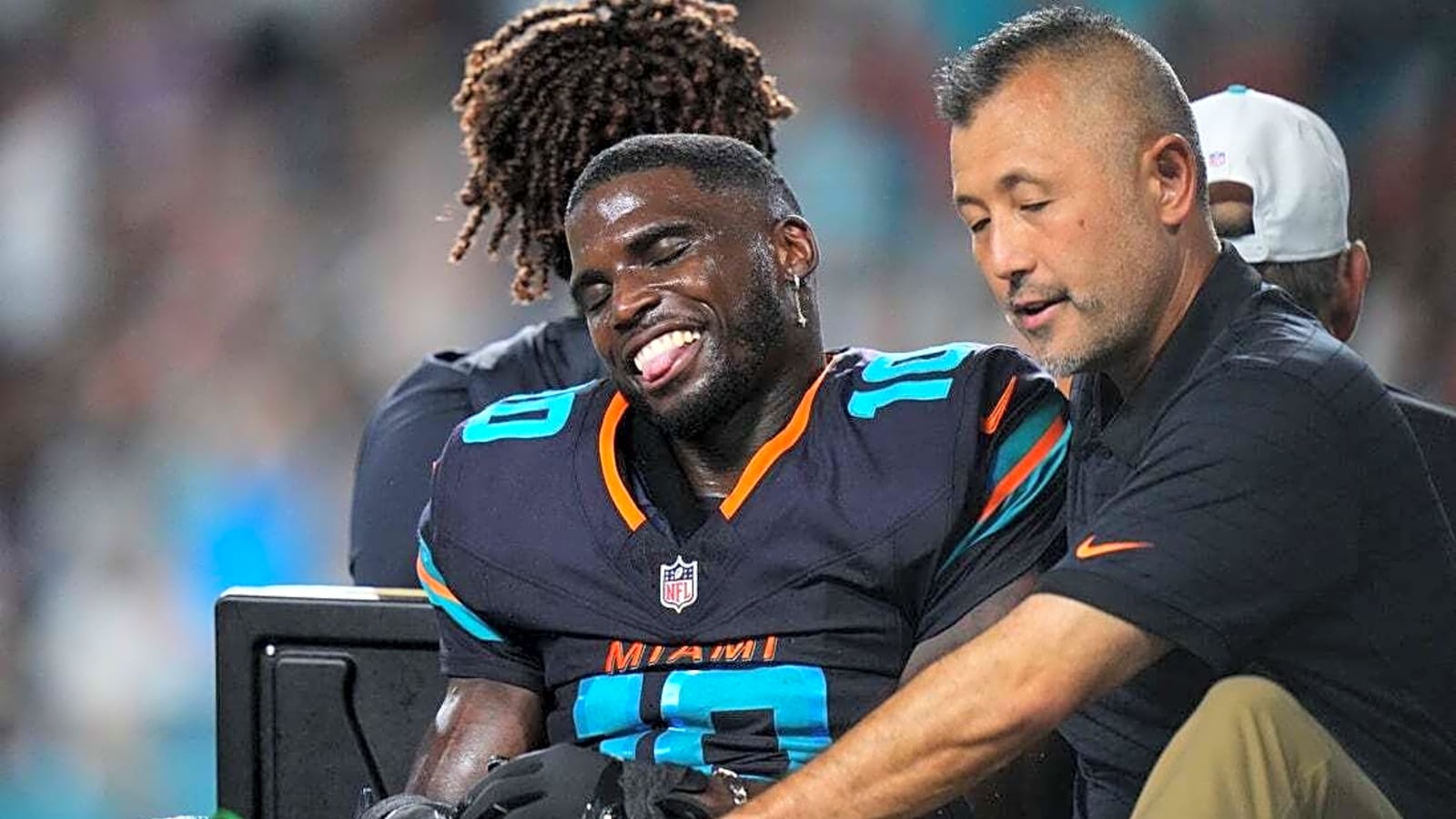 Report: Dolphins WR Tyreek Hill tore ACL, other ligaments