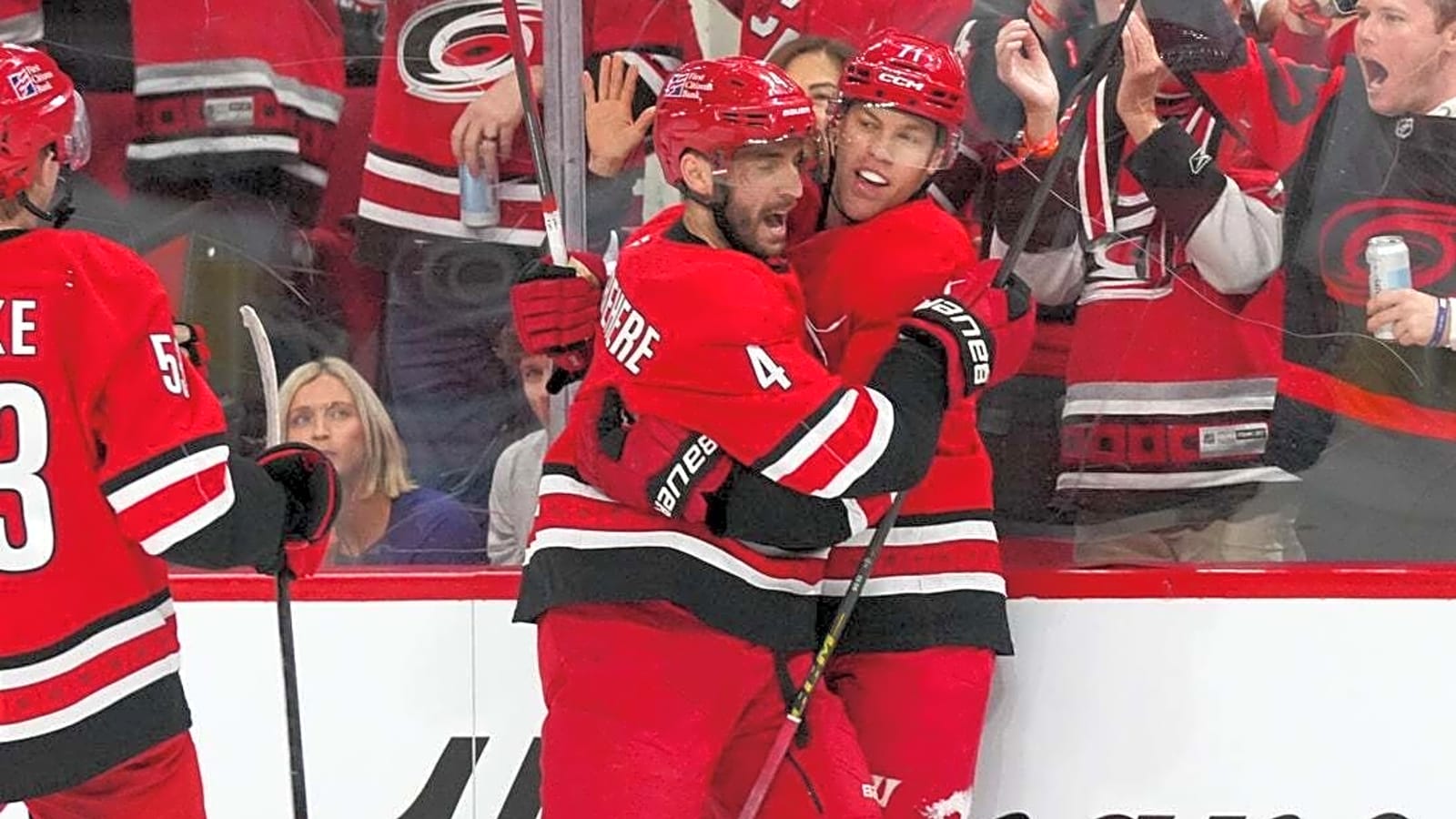 Hurricanes earn 5th straight win with clipping of Wings