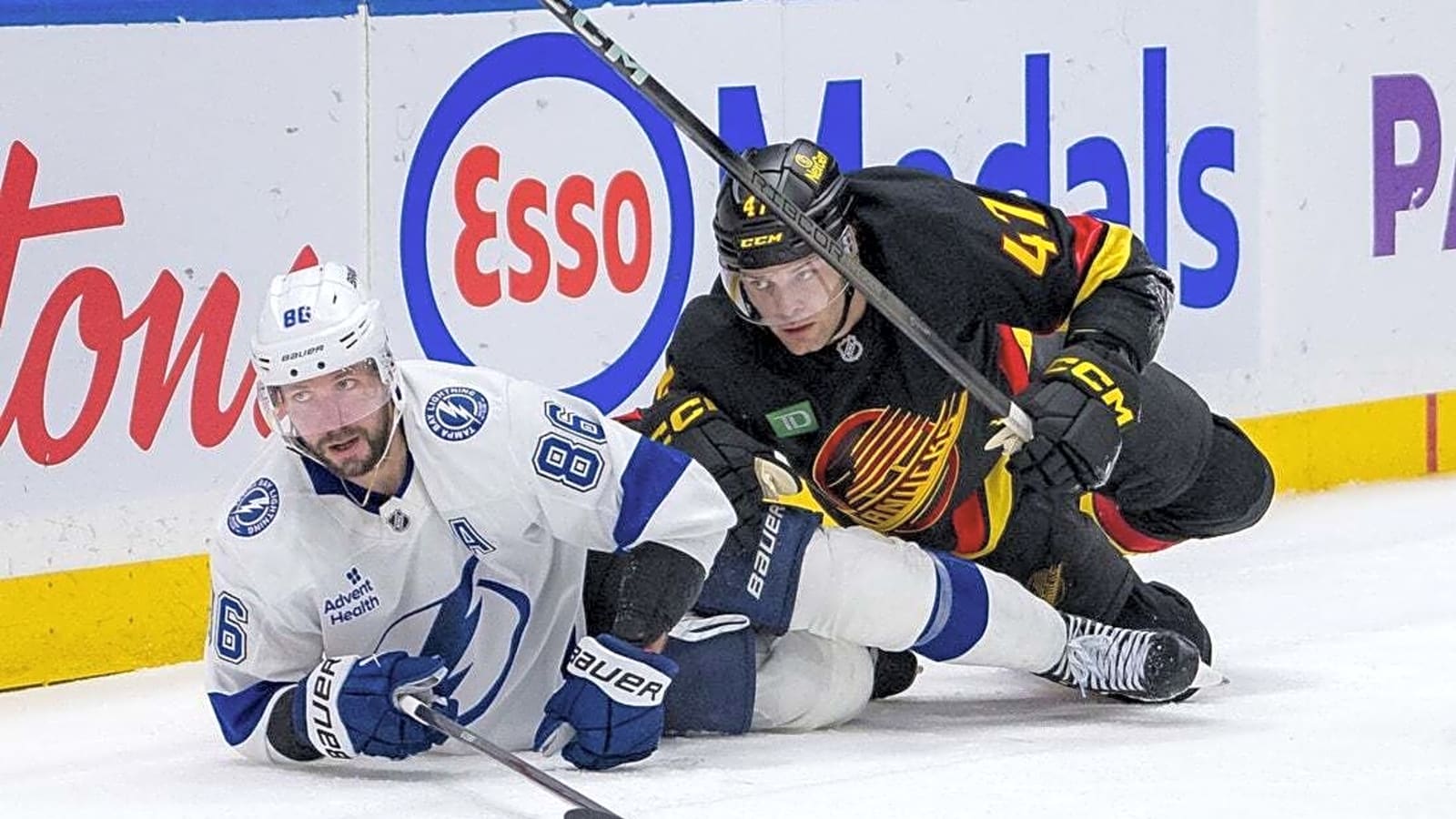 With 6-goal barrage, Canucks get rare road win vs. Lightning