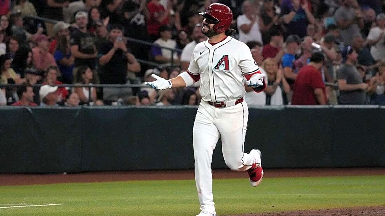 Eugenio Suarez goez deep twice again as D-backs sweep Cardinals