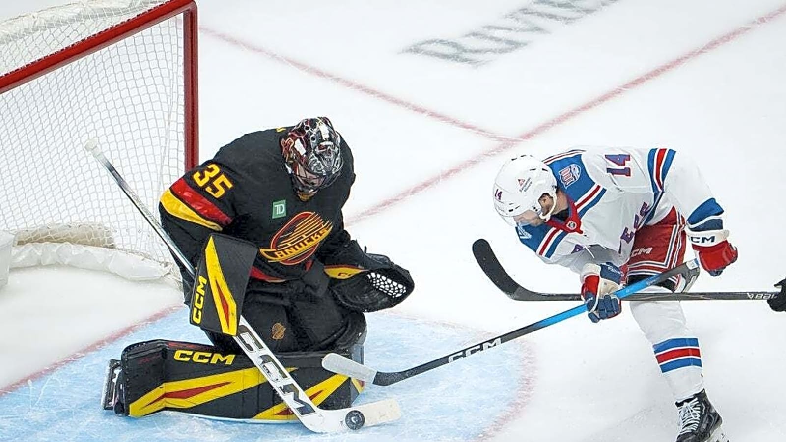 Rangers' Jonathan Quick logs 23-save shutout vs. Canucks