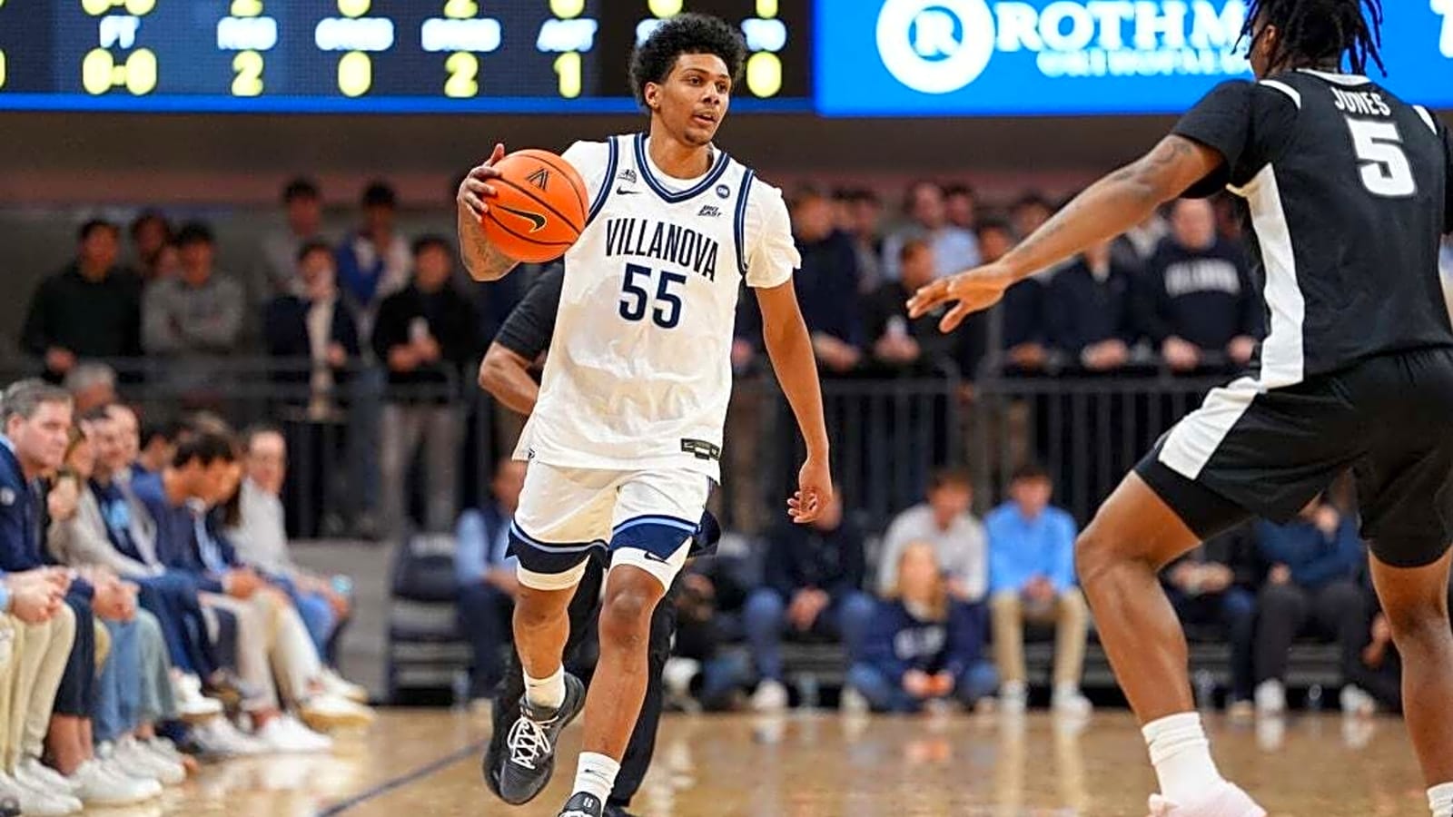 Devin Askew sparks Villanova to top sputtering Providence