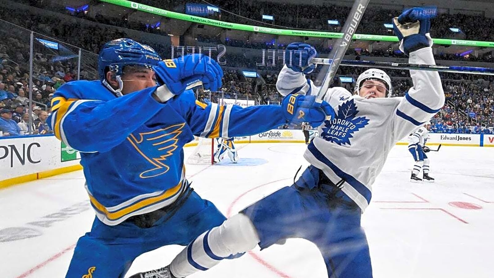 Blues stay hot, crush Maple Leafs